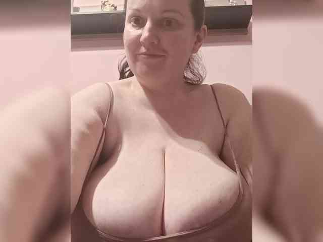 LadyAlma webcam
