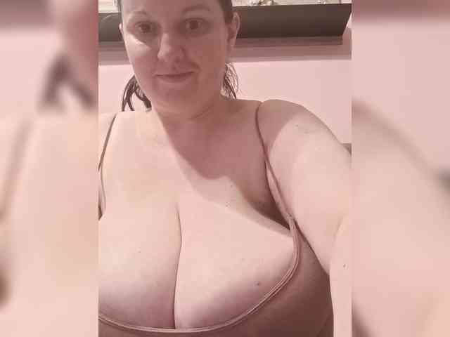 LadyAlma webcam