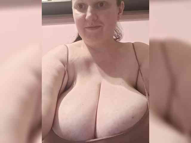 LadyAlma webcam