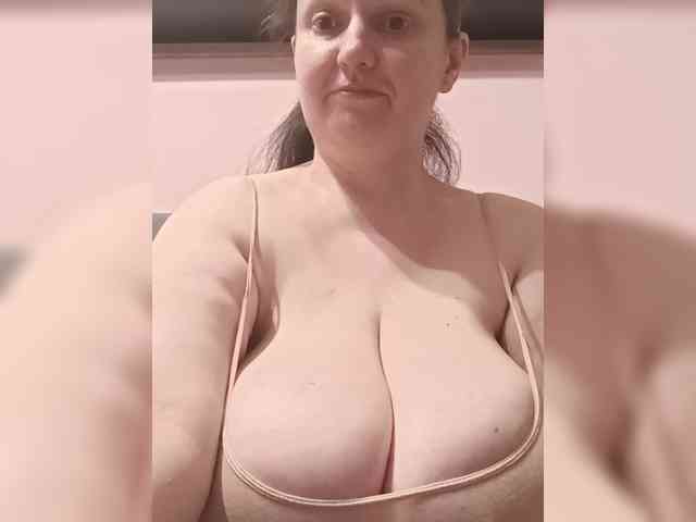 LadyAlma webcam