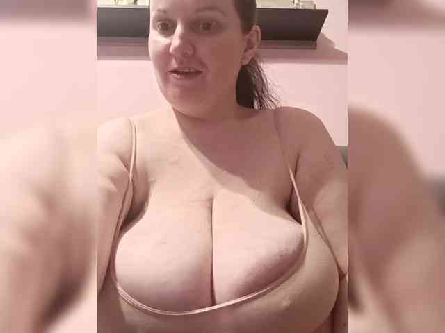 LadyAlma webcam