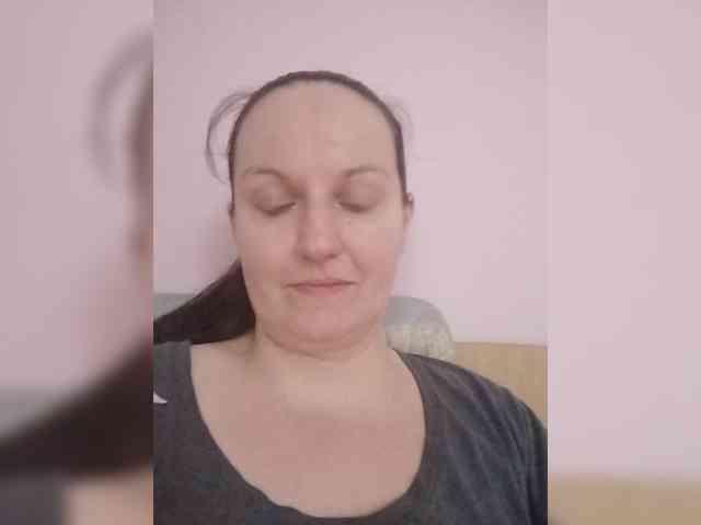 LadyAlma webcam