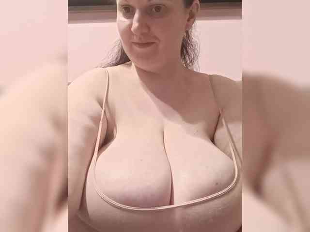 LadyAlma webcam