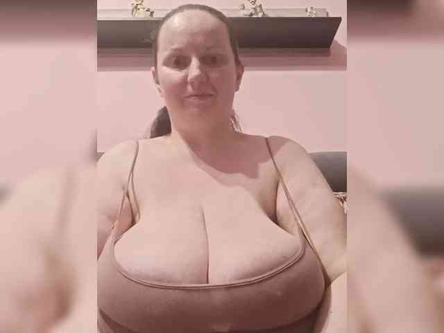 LadyAlma webcam