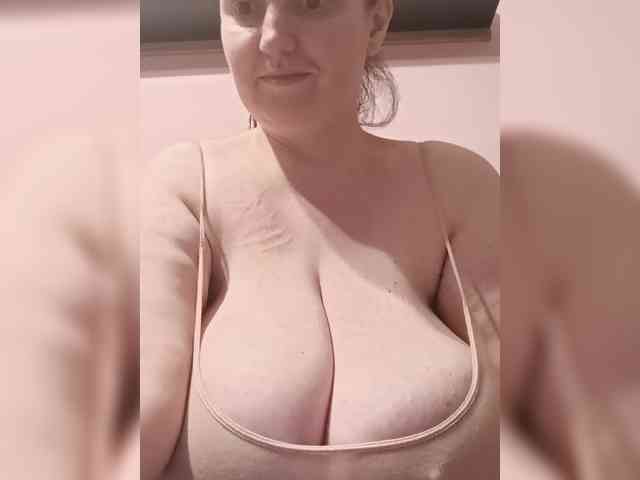 LadyAlma webcam