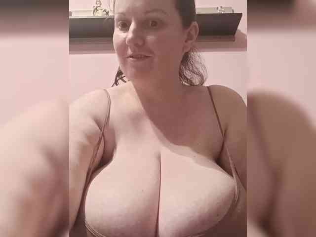 LadyAlma webcam