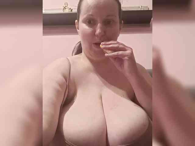 LadyAlma webcam