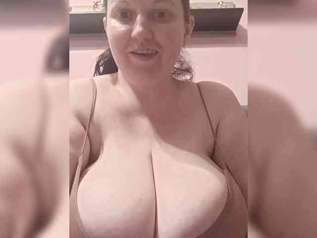 LadyAlma webcam