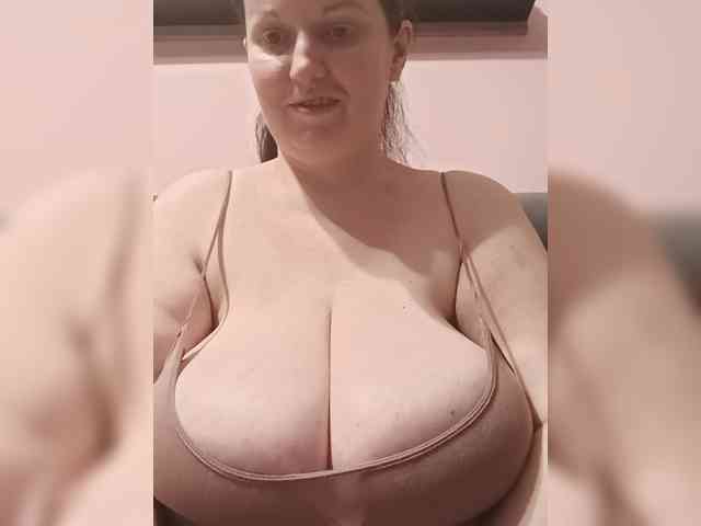 LadyAlma webcam