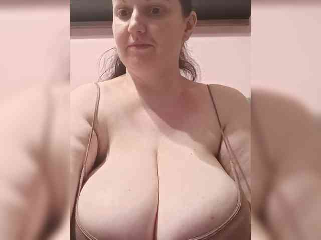 LadyAlma webcam