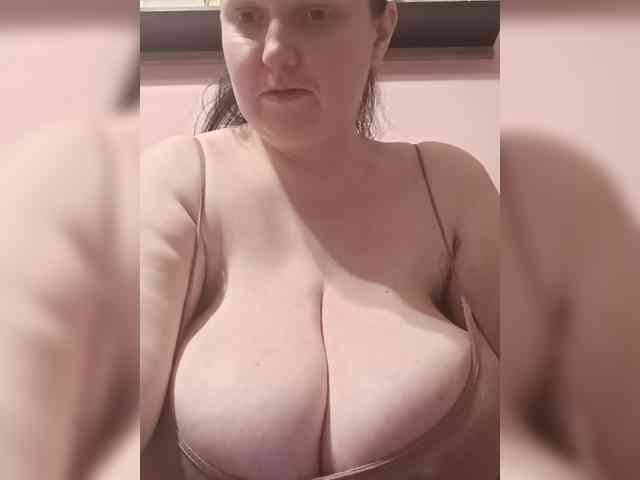 LadyAlma webcam