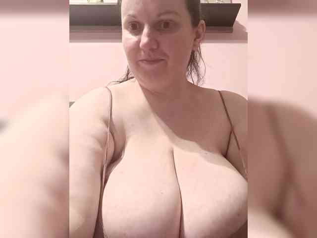 LadyAlma webcam