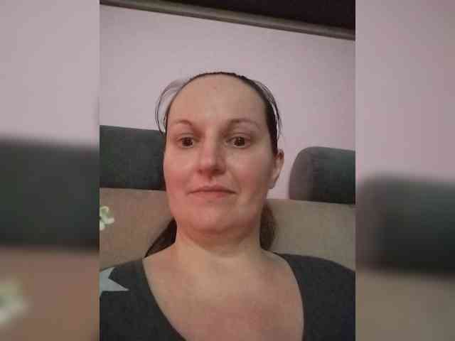 LadyAlma webcam
