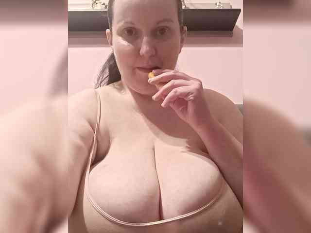LadyAlma webcam