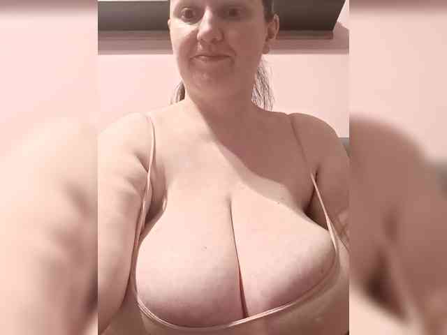 LadyAlma webcam