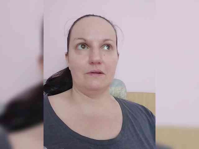 LadyAlma webcam