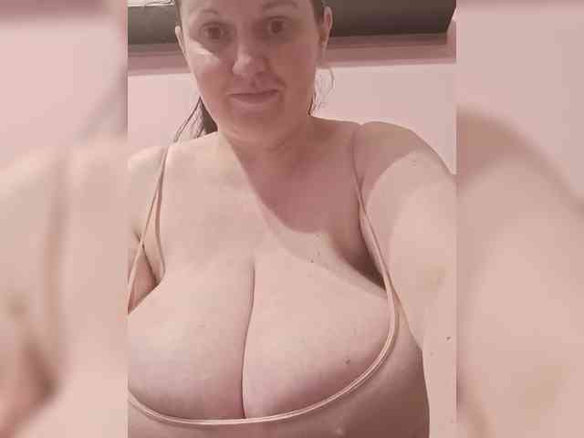 LadyAlma webcam