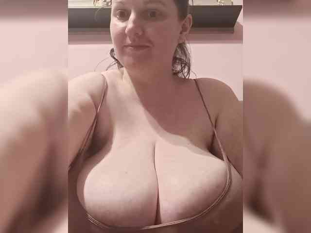 LadyAlma webcam