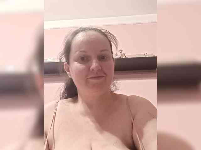 LadyAlma webcam