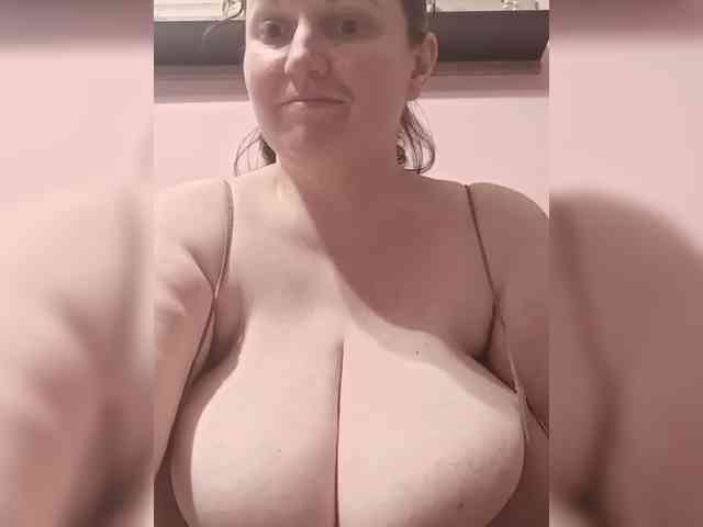 LadyAlma webcam