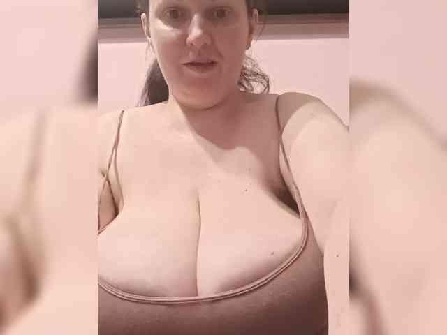 LadyAlma webcam
