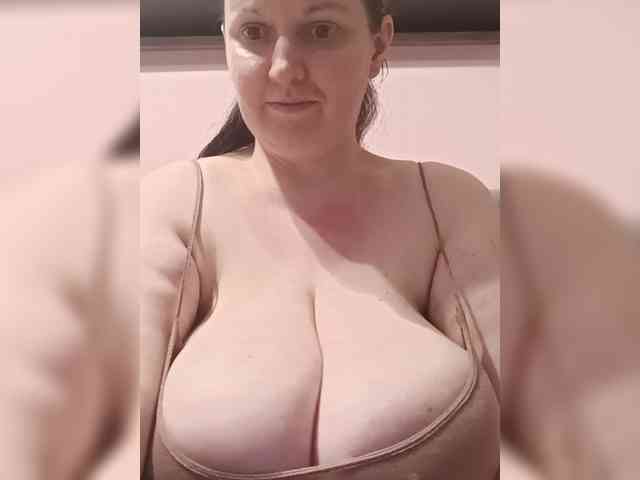 LadyAlma webcam