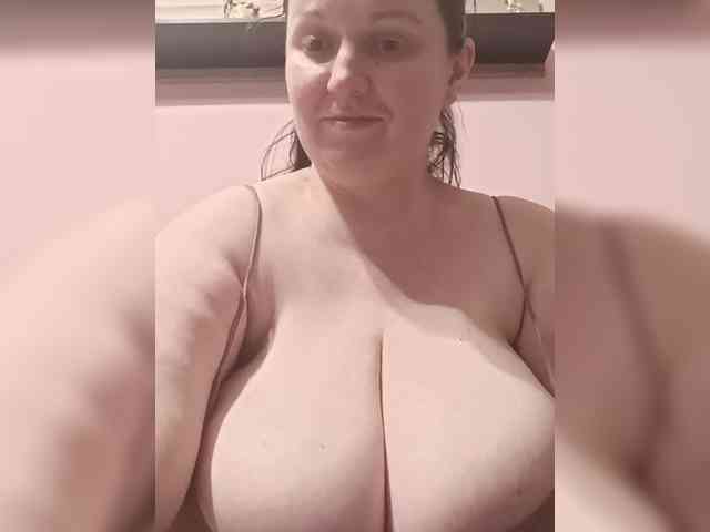 LadyAlma webcam