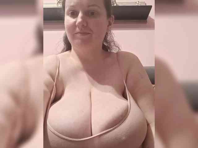 LadyAlma webcam