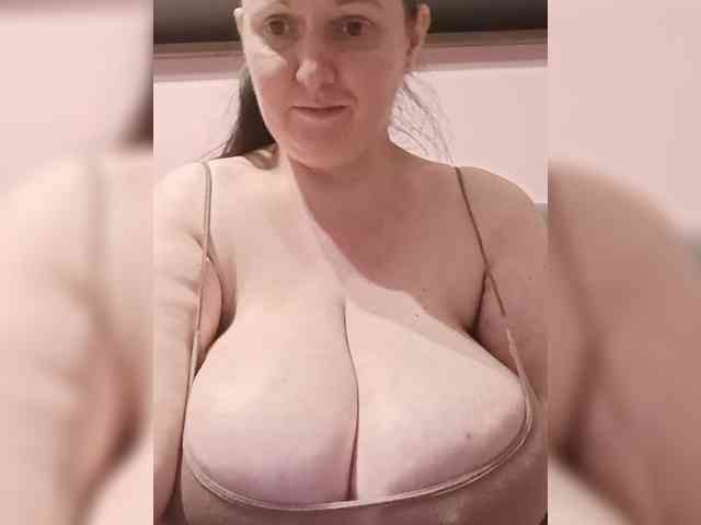 LadyAlma webcam