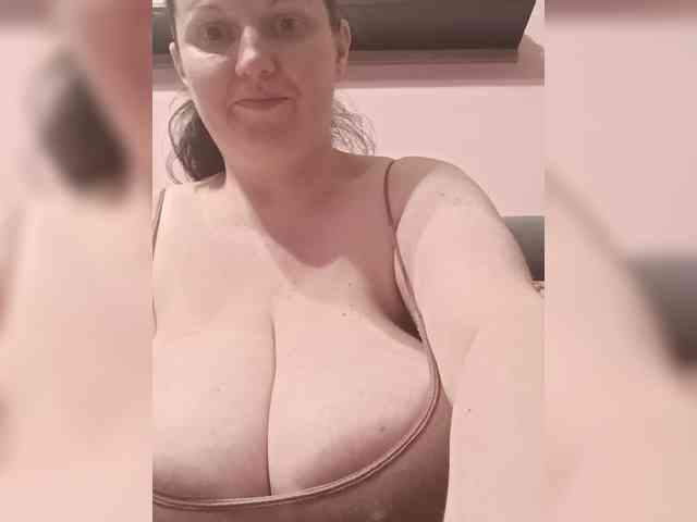 LadyAlma webcam