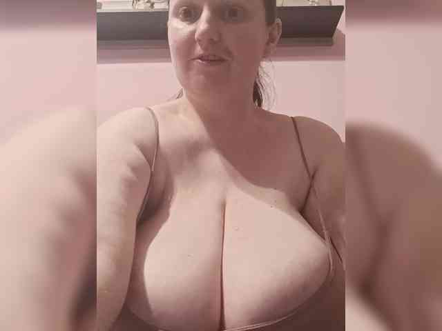 LadyAlma webcam
