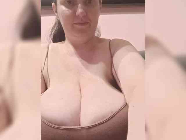 LadyAlma webcam
