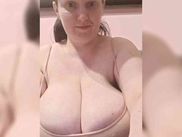 LadyAlma webcam