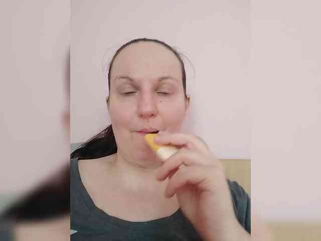 LadyAlma webcam