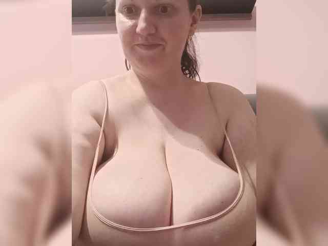 LadyAlma webcam