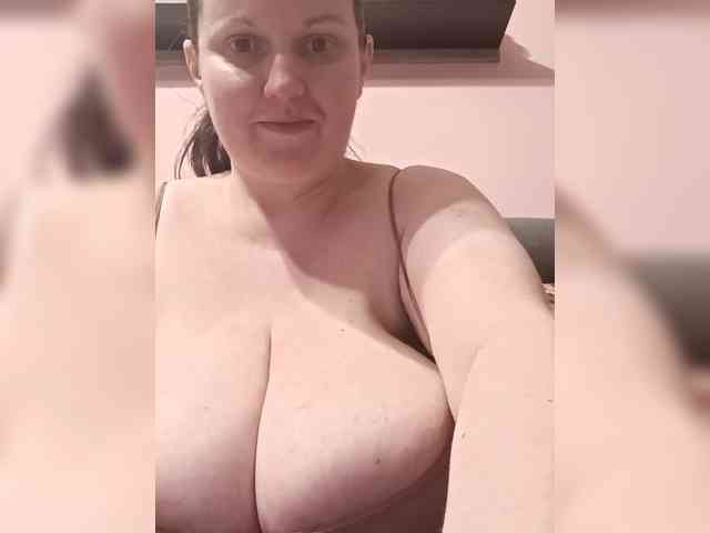 LadyAlma webcam