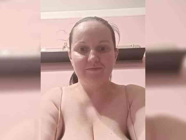 LadyAlma webcam