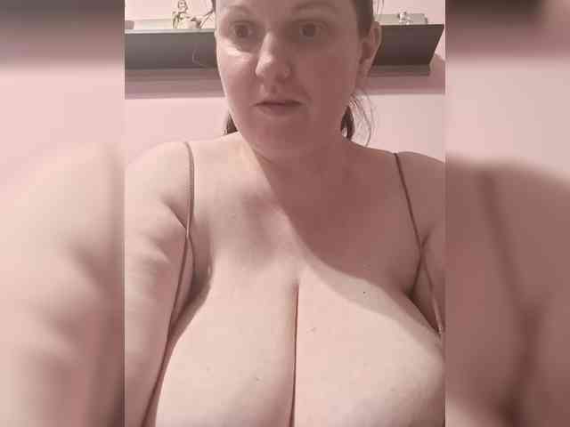 LadyAlma webcam