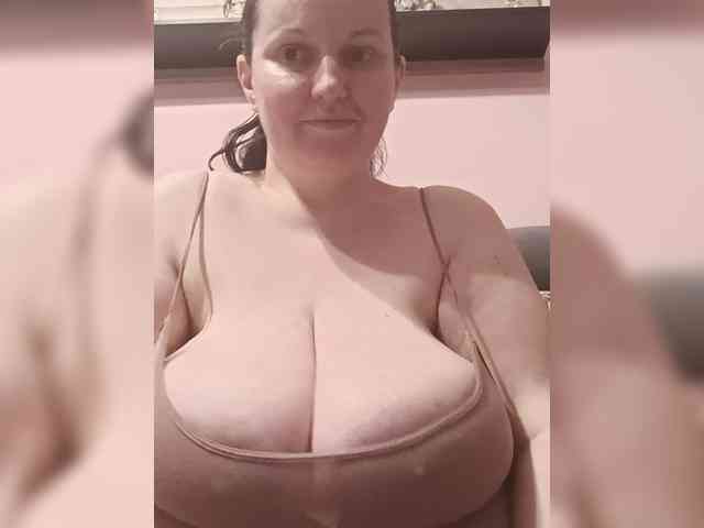 LadyAlma webcam