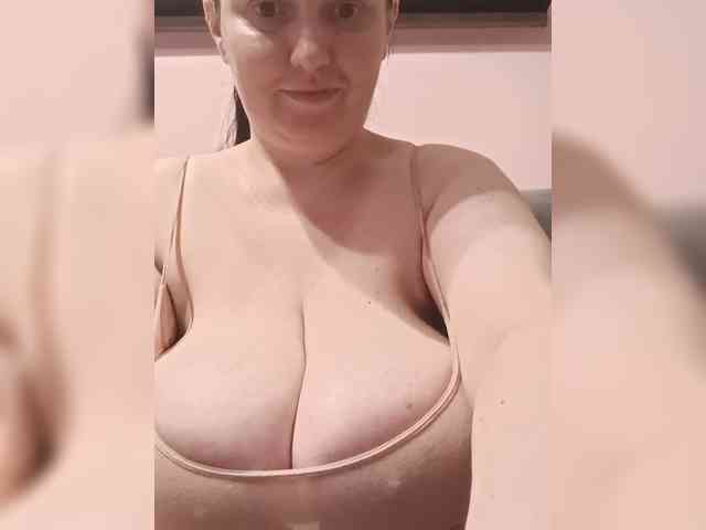 LadyAlma webcam