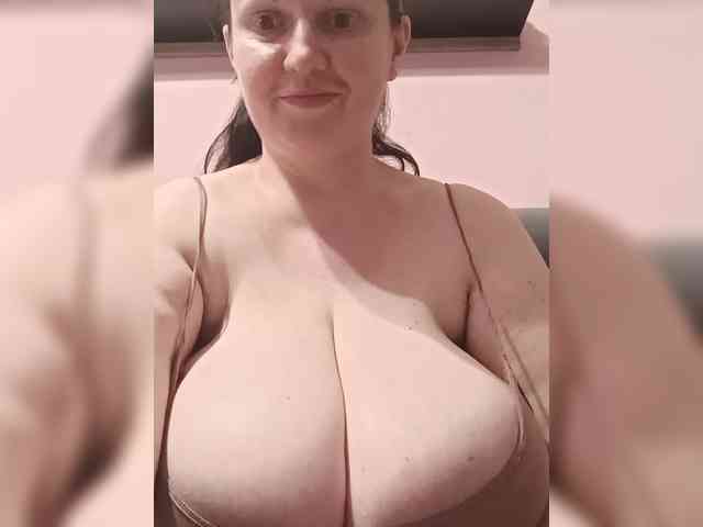 LadyAlma webcam