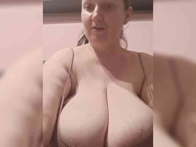 LadyAlma webcam