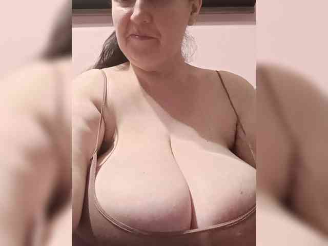 LadyAlma webcam