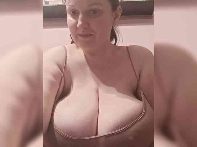 LadyAlma webcam