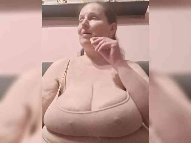 LadyAlma webcam
