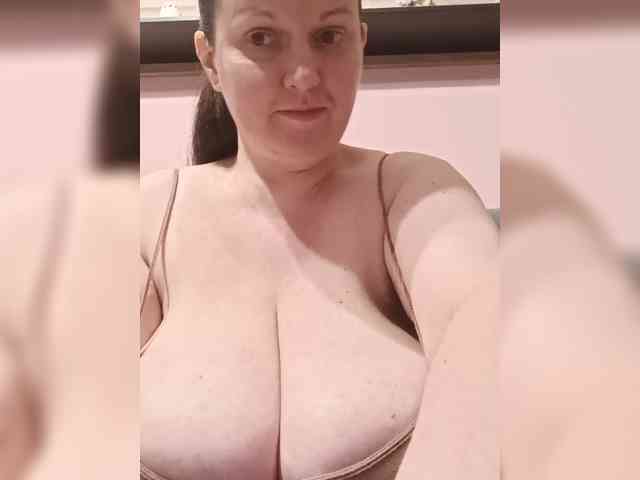 LadyAlma webcam