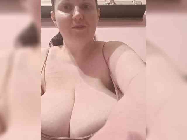 LadyAlma webcam