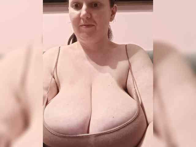 LadyAlma webcam