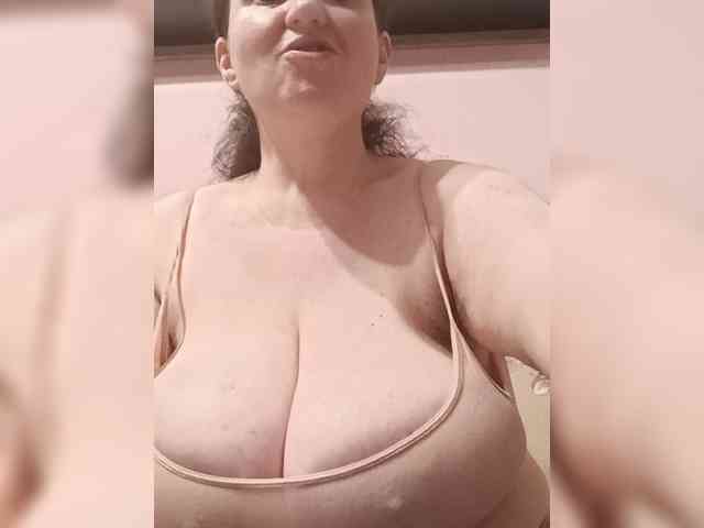 LadyAlma webcam