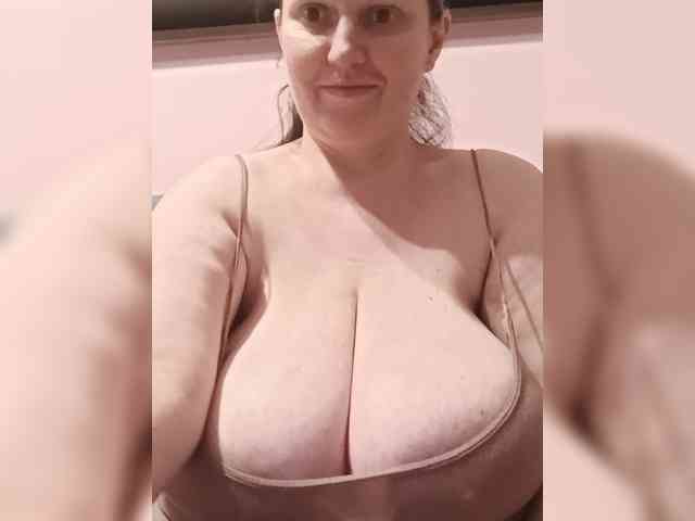 LadyAlma webcam